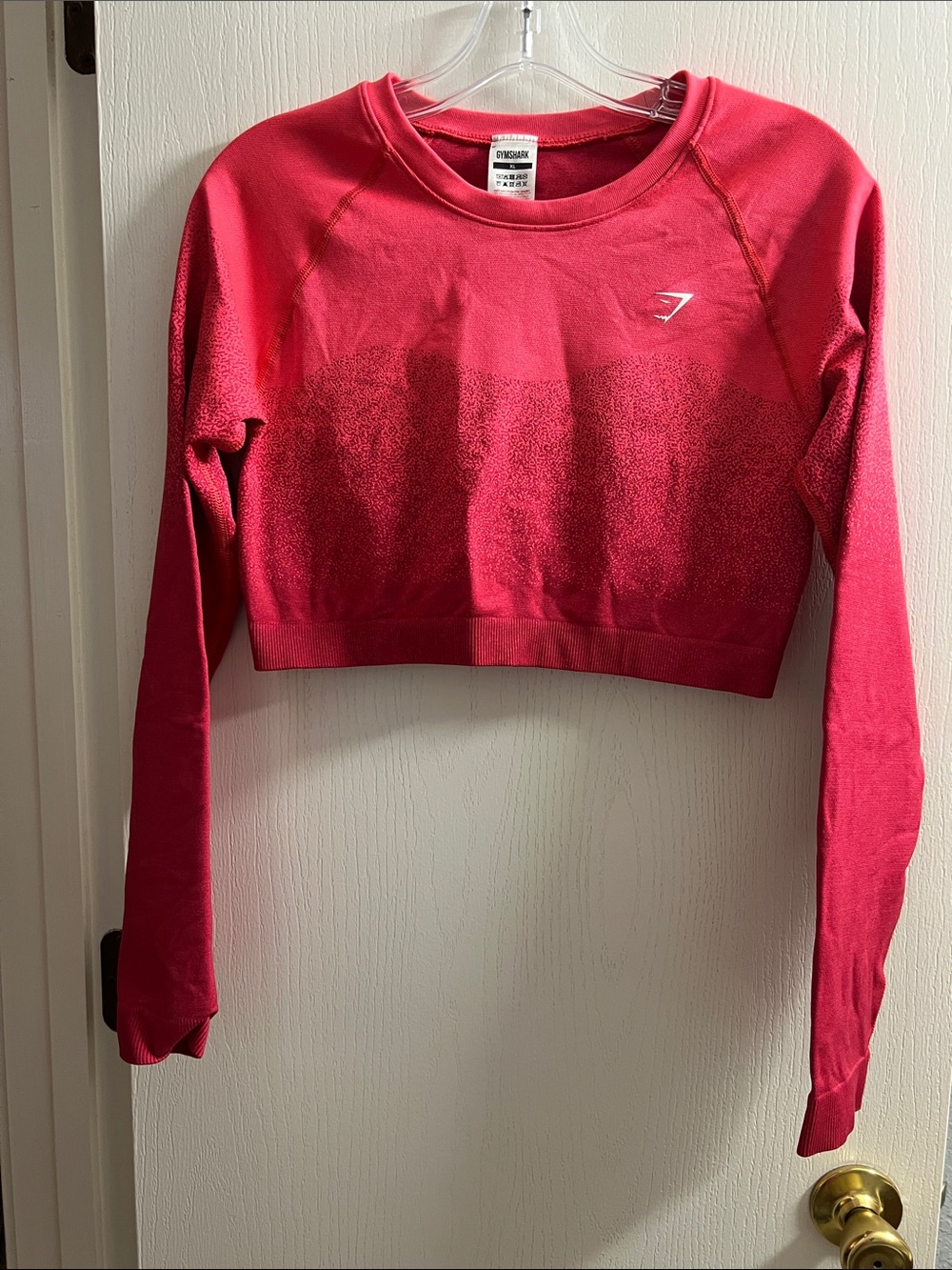 Gymshark Cropped Crew Sweatshirt in Hot Pink